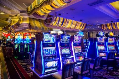 Lightning multiplier display and payout information